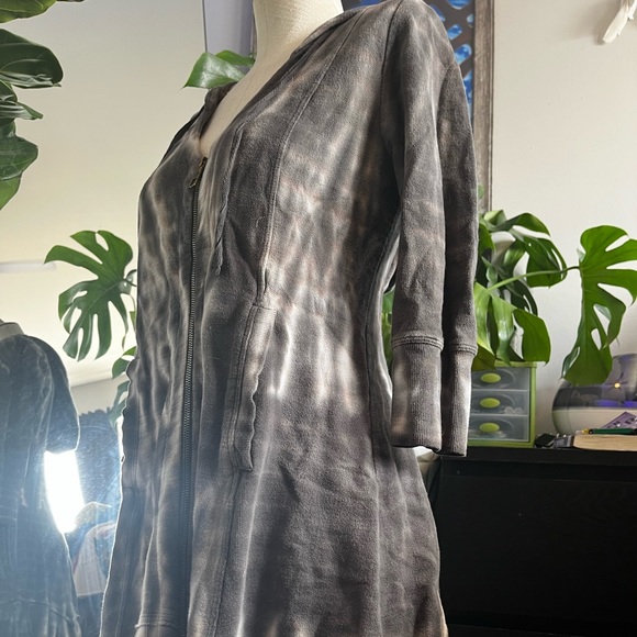 Pixie-cut Sweater Dress - Picture 4 of 4